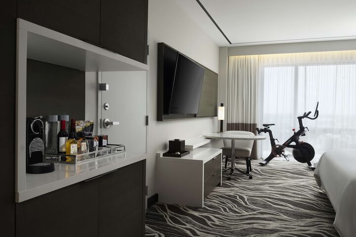 Room 32 of 70