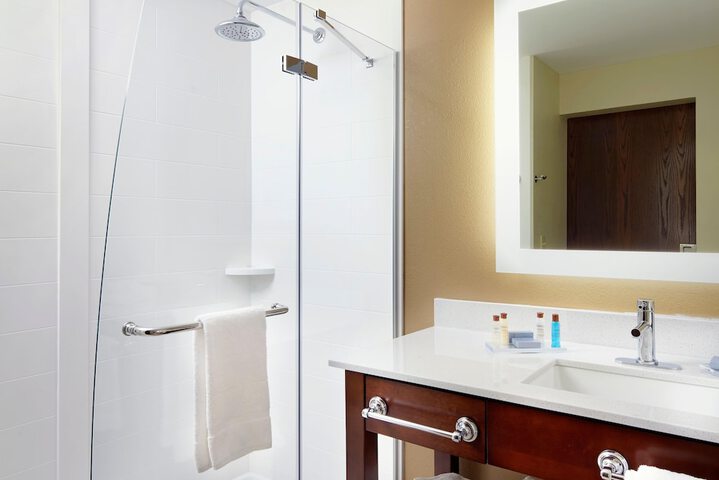 Hawthorn Suites by Wyndham Wheeling at the Highlands