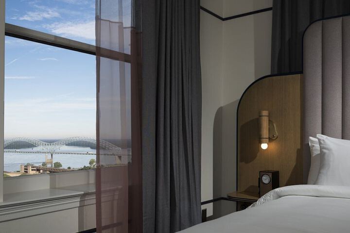 Hu. Hotel