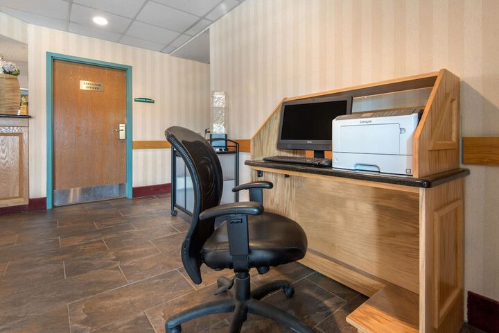 Business Center 35 of 36