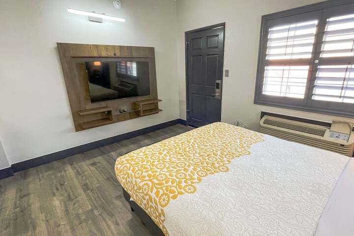 Room 28 of 29