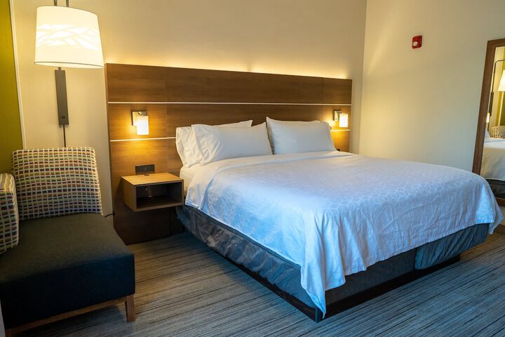 Room 32 of 96