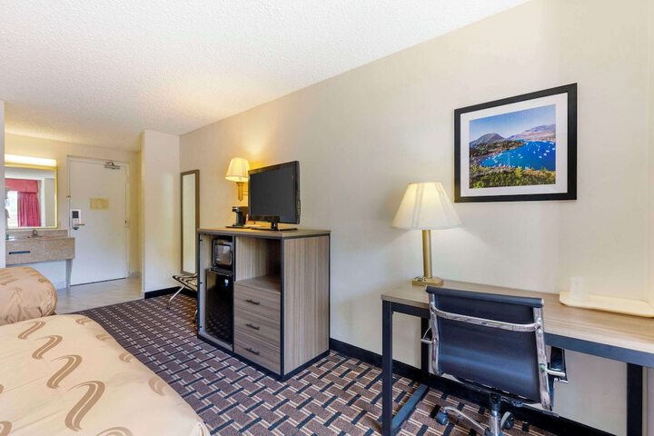 Room 18 of 32