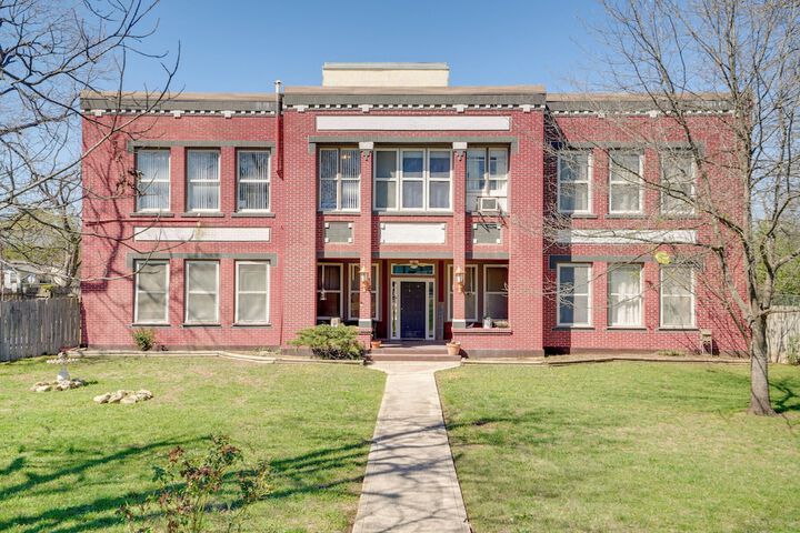 Downtown Schertz Vacation Rental Near Restaurants!