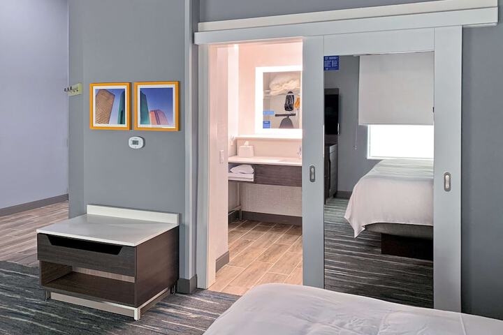 Room 43 of 77
