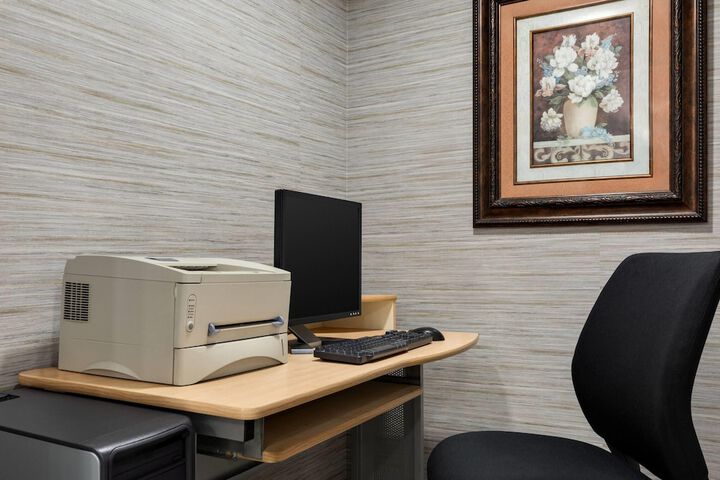 Days Inn & Suites by Wyndham Prattville-Montgomery