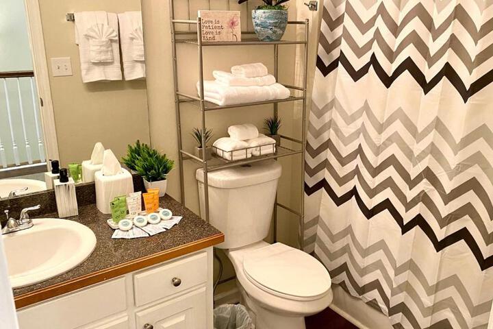 Spacious & comfy home in ultra-convenient location 2025 Traveller Award Winner