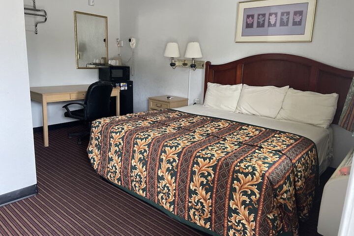 Room 6 of 18