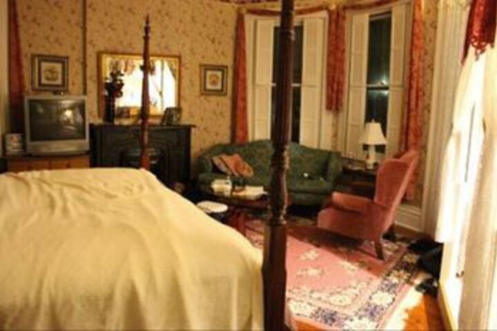 Victorian House Bed & Breakfast