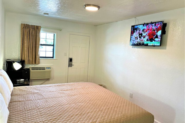 Room 6 of 11