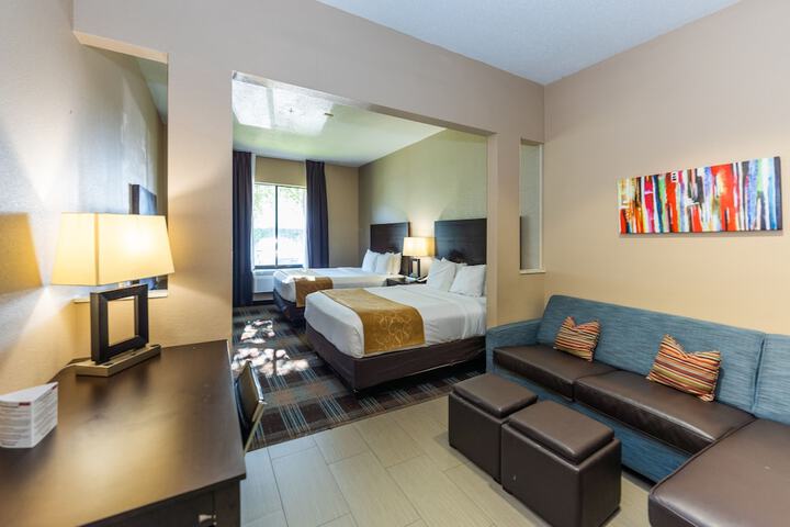 Room 33 of 105