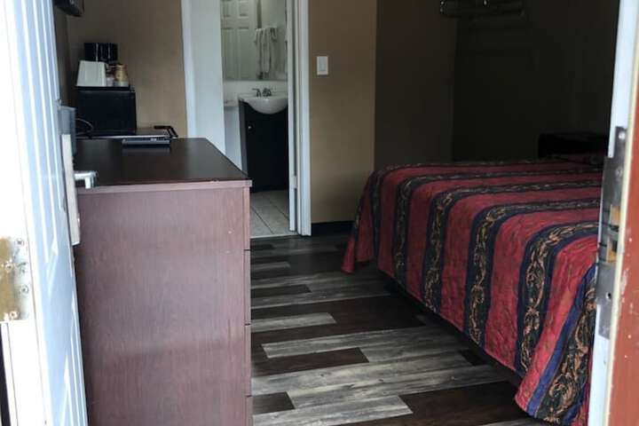 Room 17 of 31