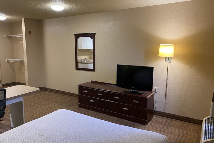 Room 15 of 18