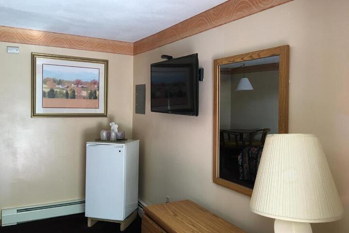 Knotty Pine Motel