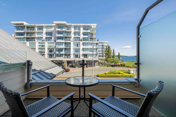 Sidney Waterfront Inn & Suites