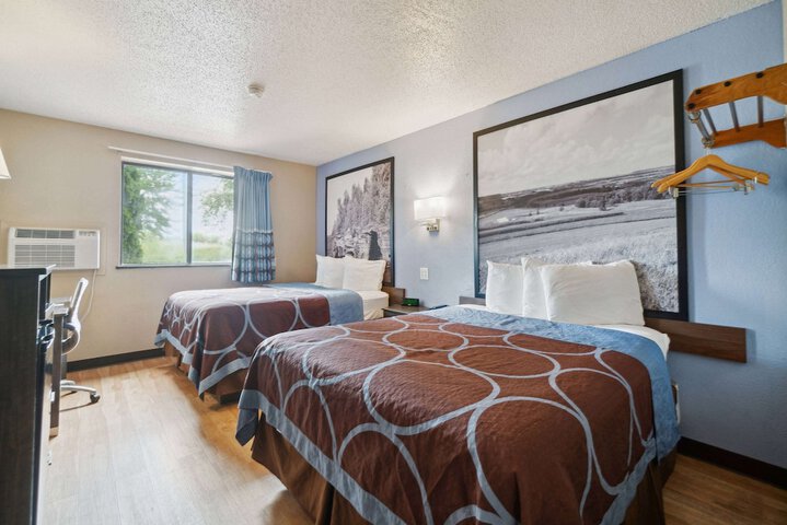 Super 8 by Wyndham Kenosha / Pleasant Prairie
