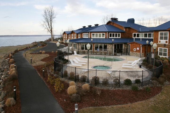 River Lodge and Cabins