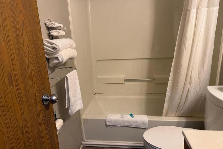 Coldwater Inn & Suites near I 69