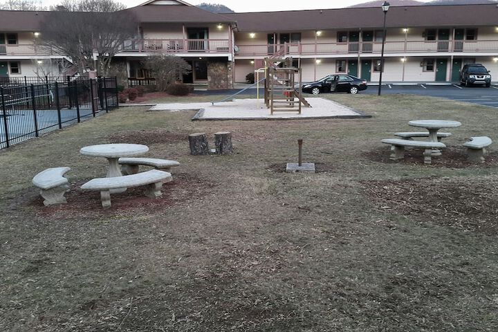 Property Grounds 44 of 48