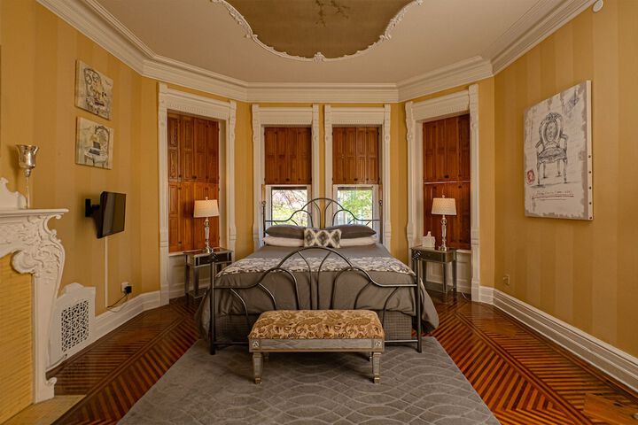 Room 28 of 47