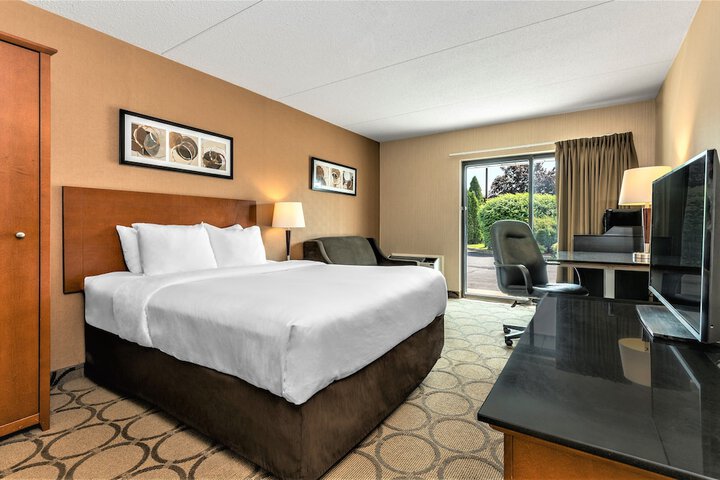 Room 32 of 40