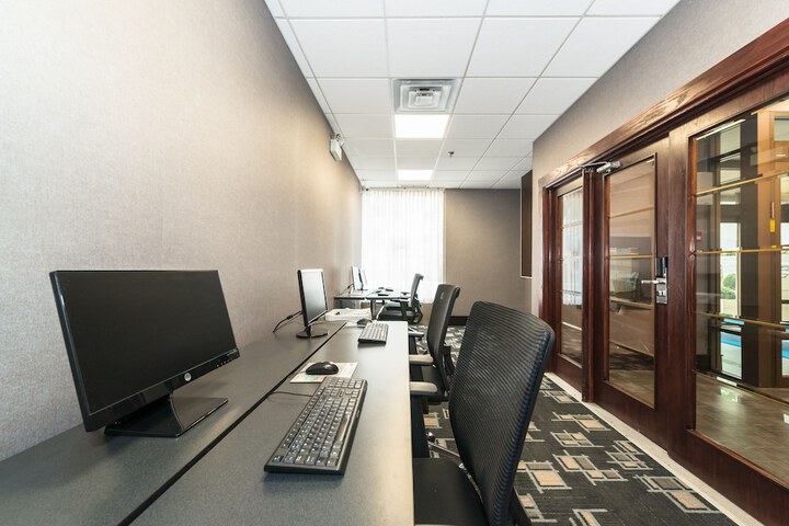Business Center 75 of 75