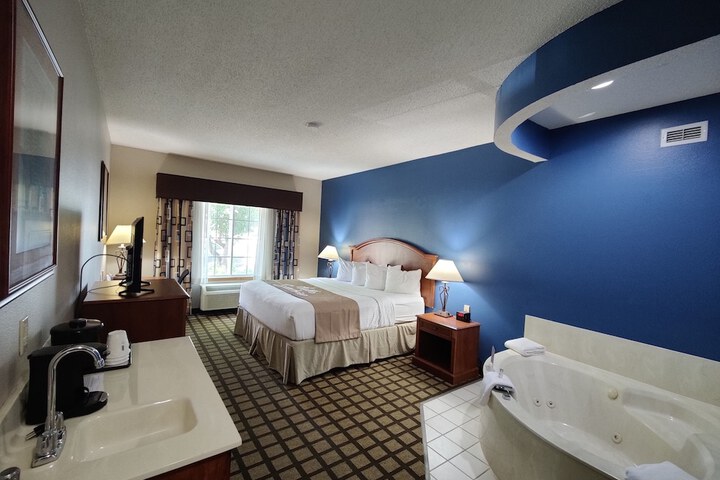 Baymont by Wyndham Albany MN