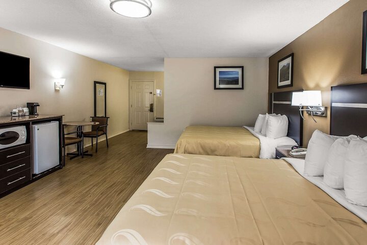 Room 16 of 28