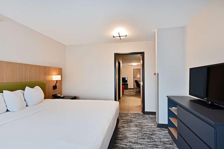Country Inn & Suites by Radisson Bloomington-Normal Airport, IL