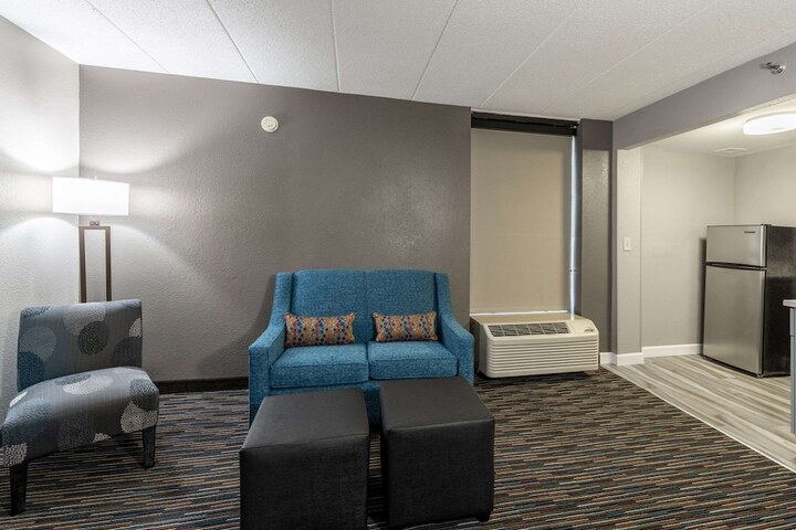 Room 42 of 67