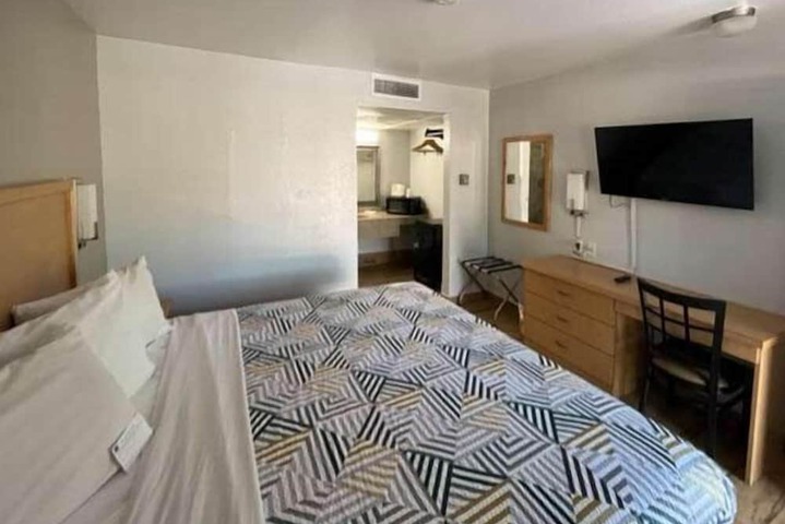 Room 4 of 11