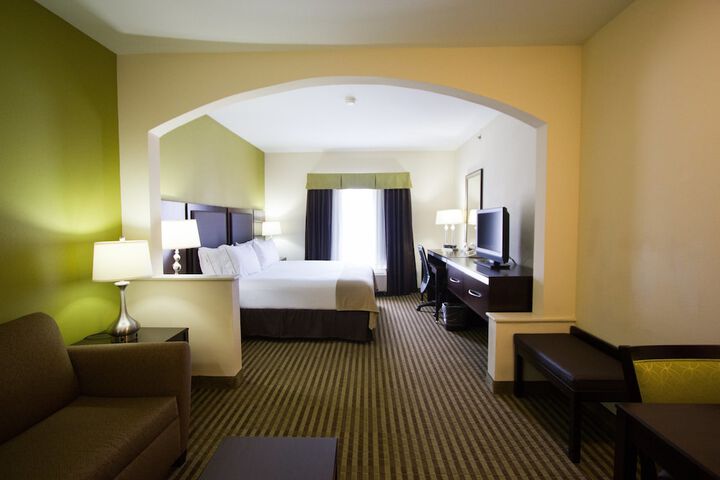Room 10 of 28