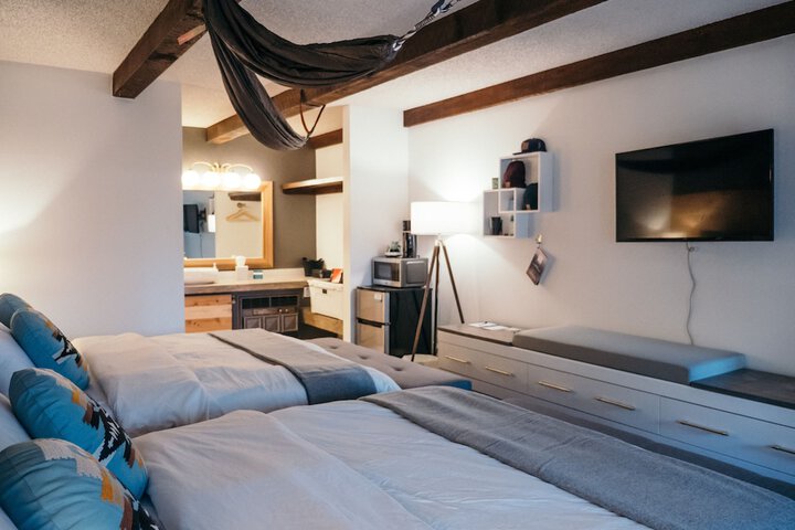 Room 25 of 76