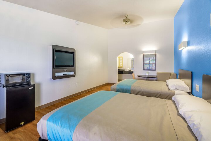Room 10 of 30