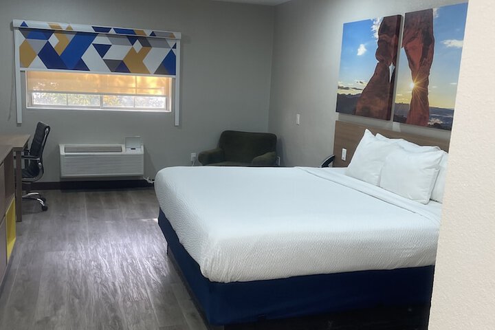 Room 18 of 33