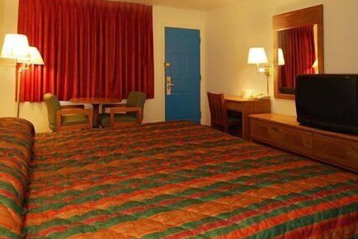Room 10 of 31