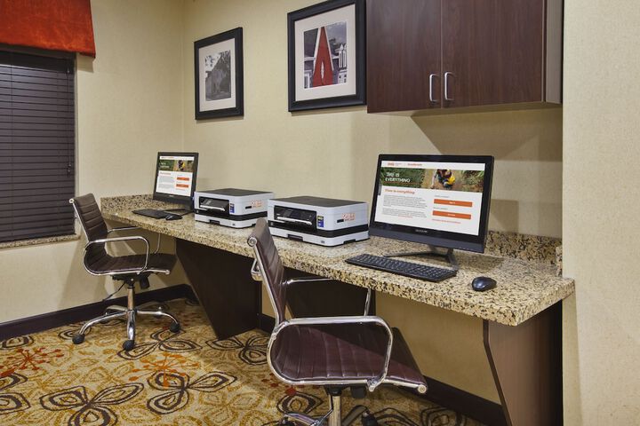 Holiday Inn Express & Suites Washington - Meadow Lands by IHG