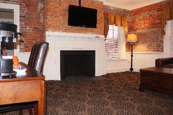 Publick House Restaurant and Country Inn
