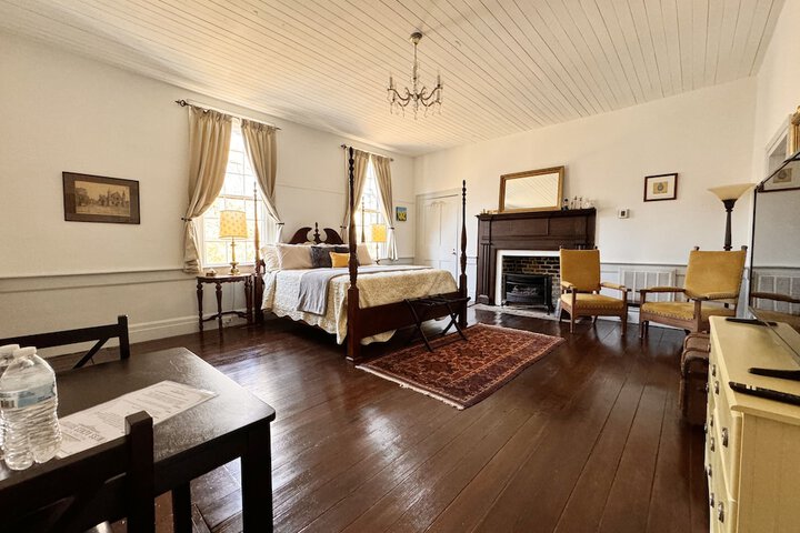 Room 52 of 74