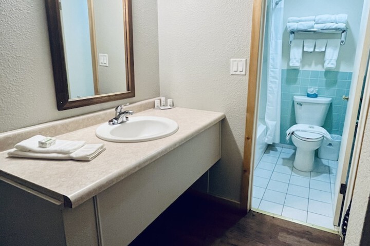 Americas Best Value Inn Wall