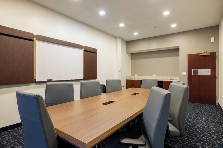 Courtyard by Marriott North Charleston Airport / Coliseum
