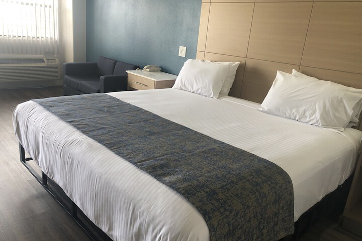 Room 10 of 27