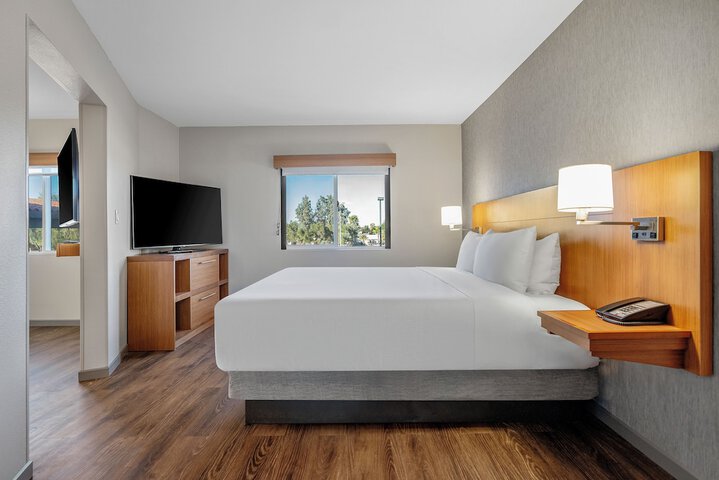 Hyatt Place Phoenix / Chandler-Fashion Center