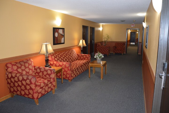 Burnsville Inn & Suites