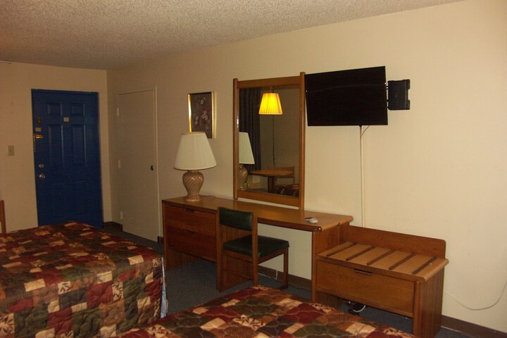 Deerwood Inn and Madison Campground