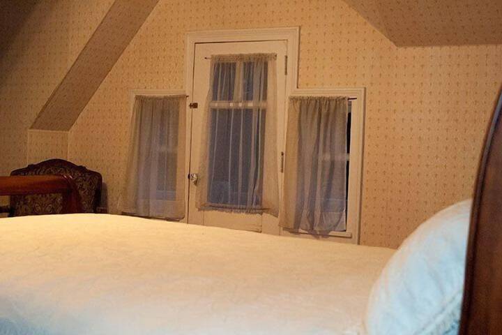 The Albanus Phillips Inn