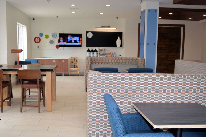 Holiday Inn Express & Suites by IHG