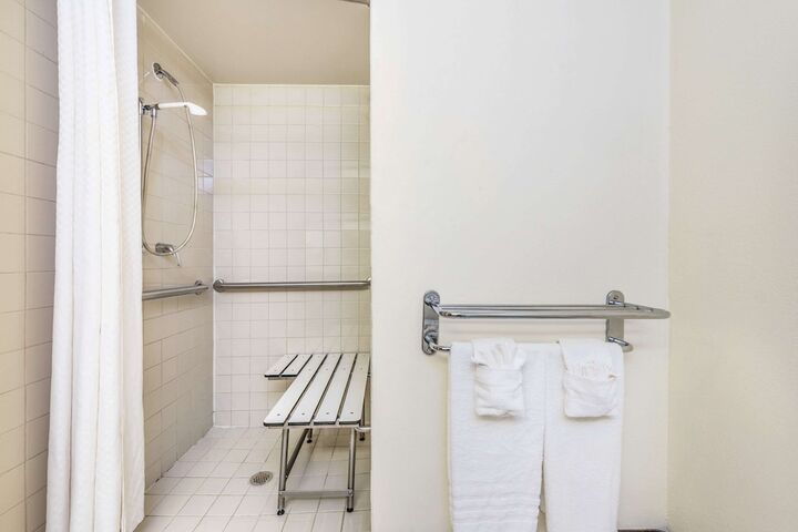 Room 14 of 16