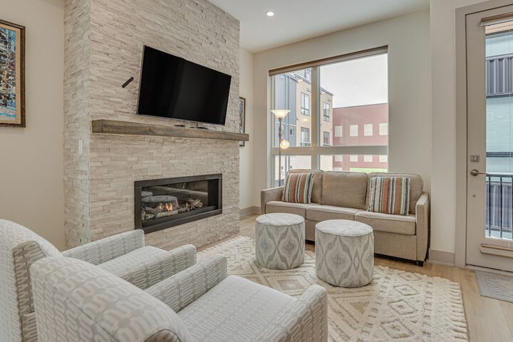 Silverthorne Townhome w / Hot Tub: Walk to Town!