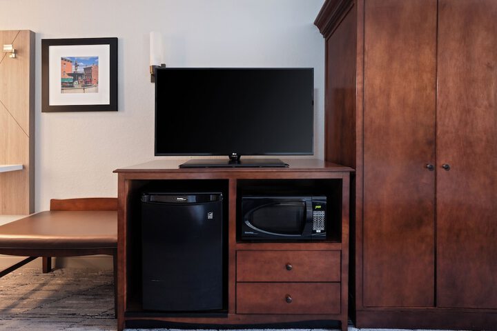 Holiday Inn Express & Suites Cincinnati Riverfront by IHG